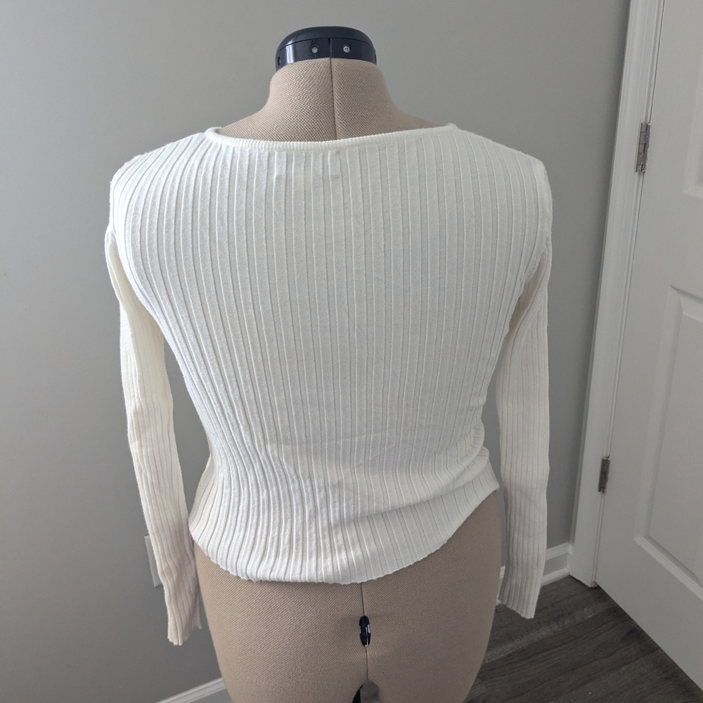 White Ribbed V-Neck Sweater - Picture 2 of 3